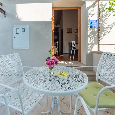 Apartmani Bugenvilija Brbinj Exterior foto