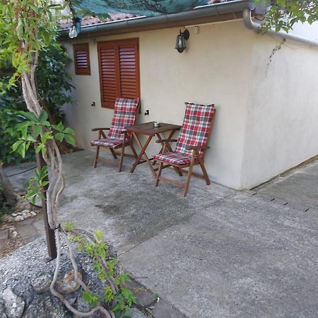Apartmani Bugenvilija Brbinj Exterior foto