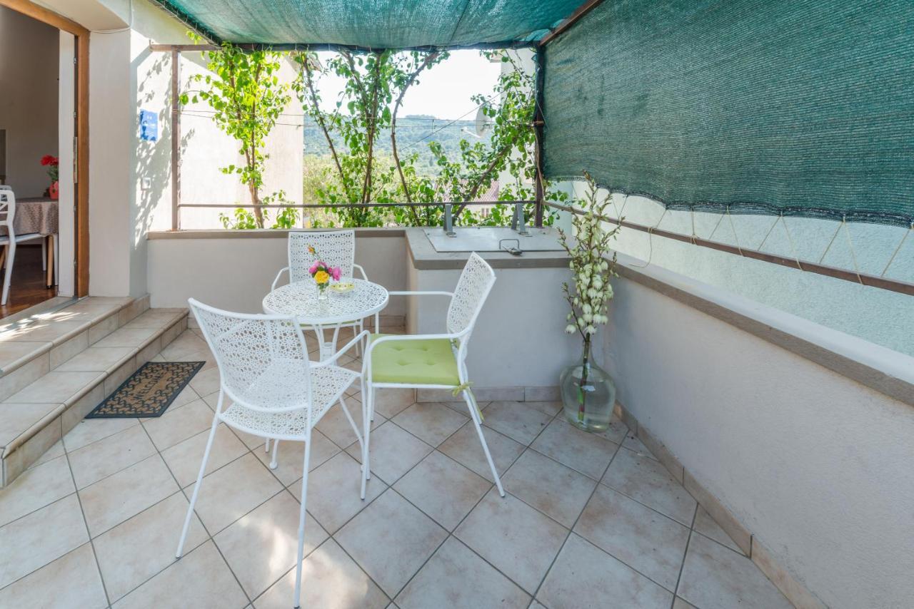 Apartmani Bugenvilija Brbinj Exterior foto