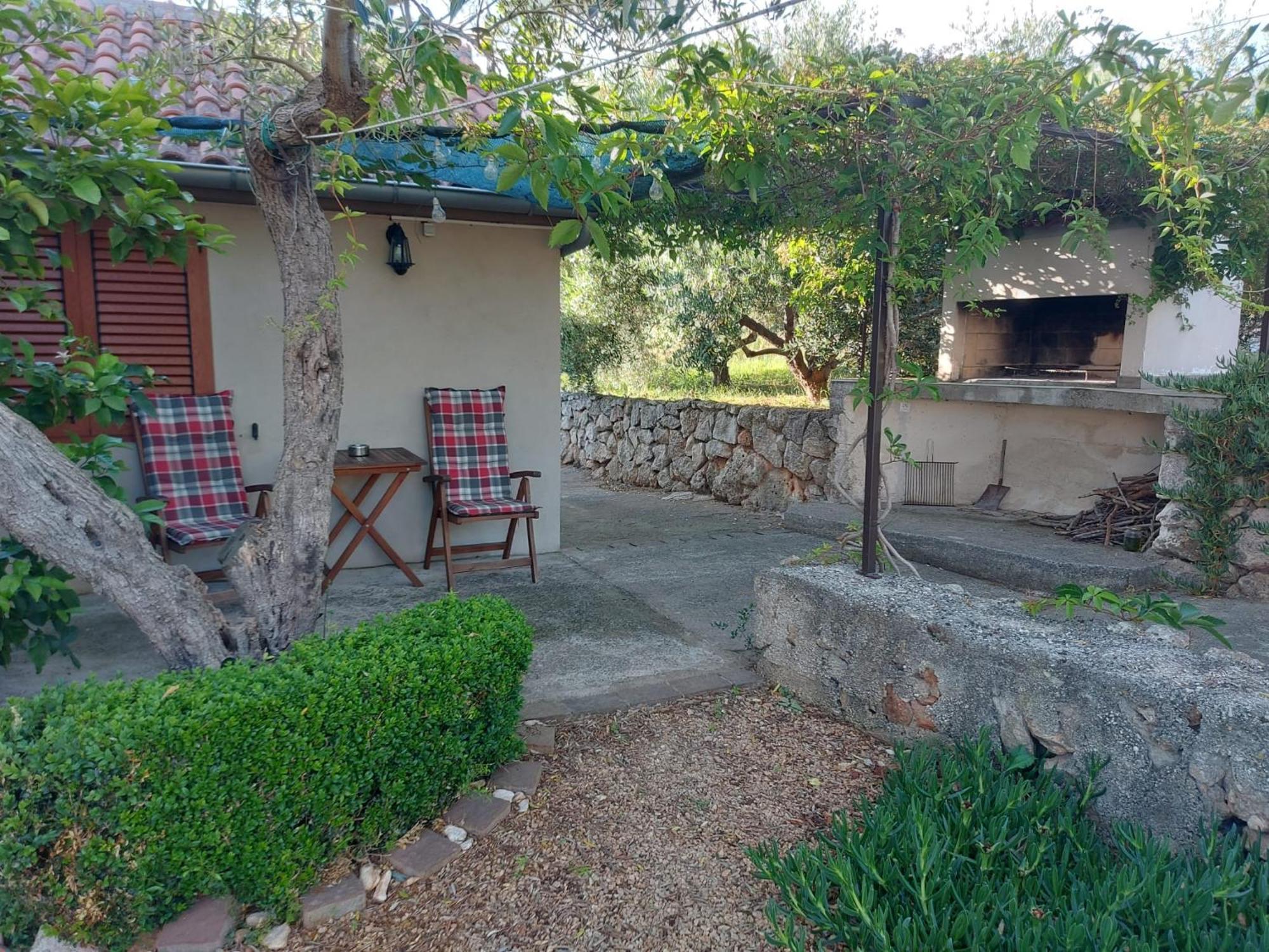 Apartmani Bugenvilija Brbinj Exterior foto